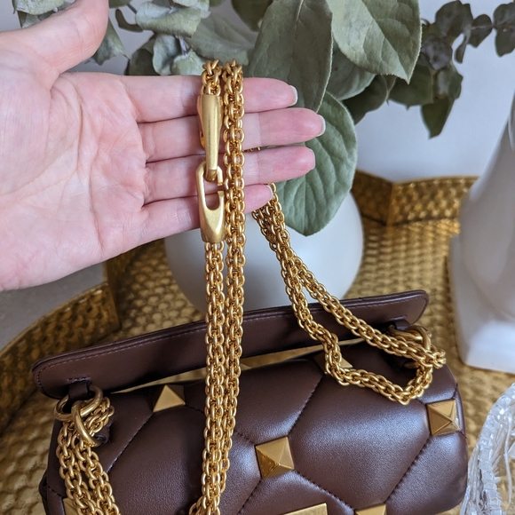 Authentic VALENTINO ROMAN STUD BAG MEDIUM - Picture 16 of 16